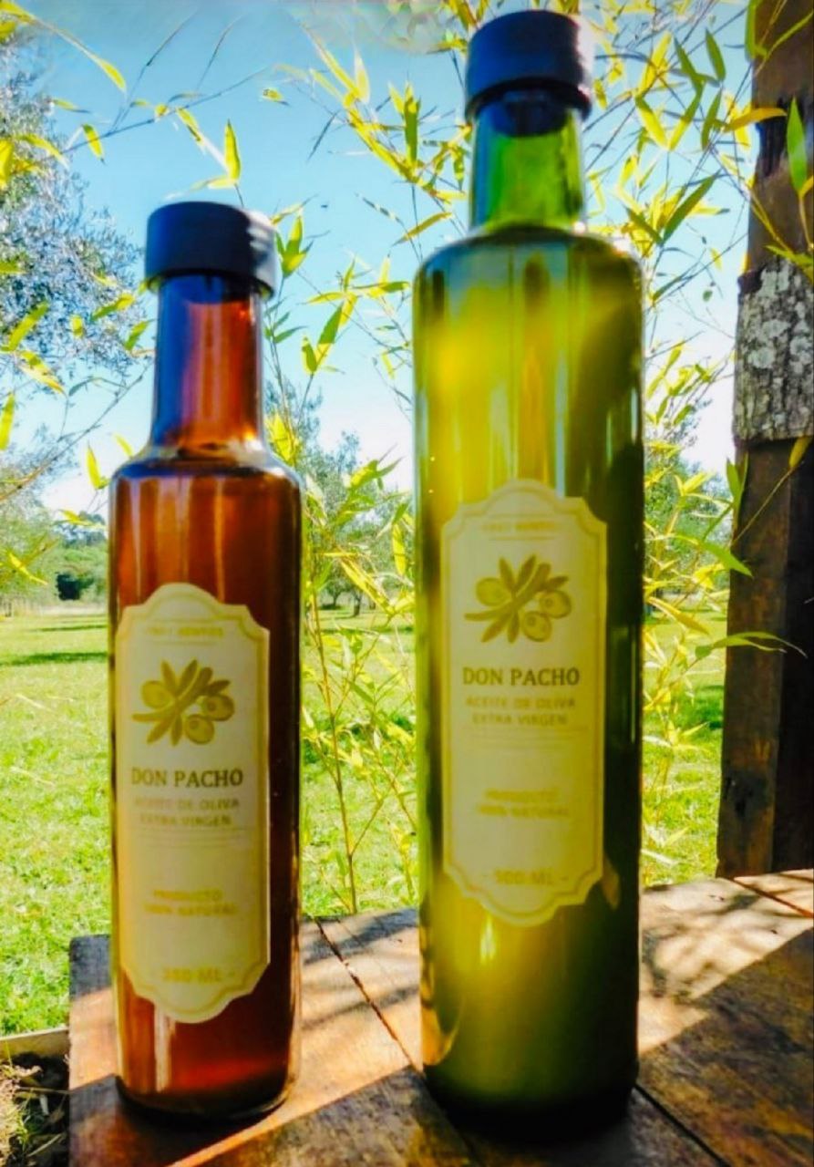 imagen de dos botellas de aceite de oliva